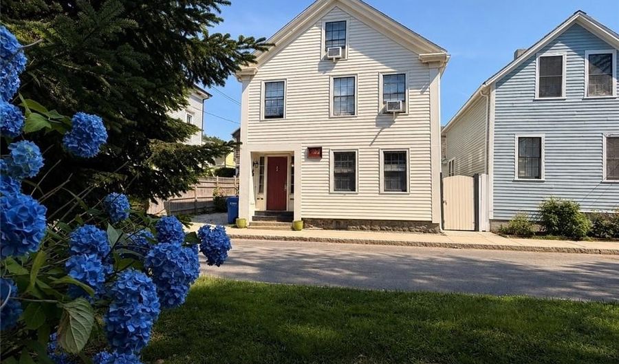 25 Marsh St, Newport, RI 02840 - 4 Beds, 2 Bath