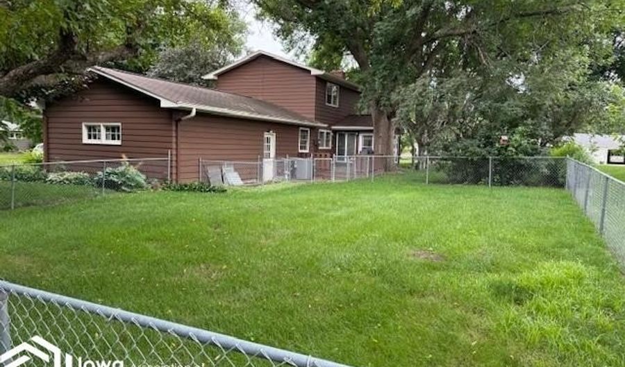 120 S Roan St, Algona, IA 50511 - 3 Beds, 3 Bath
