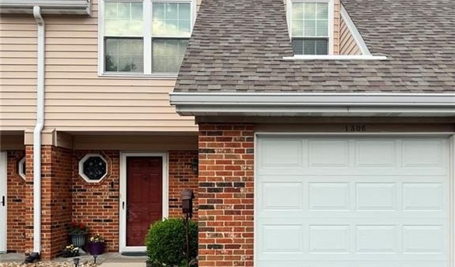 1306 Tahoe Valley Ct, Ballwin, MO 63021 - 2 Beds, 3 Bath