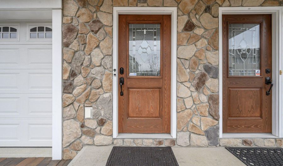 25 White Oak Ln, Aberdeen, NJ 07747 - 3 Beds, 4 Bath