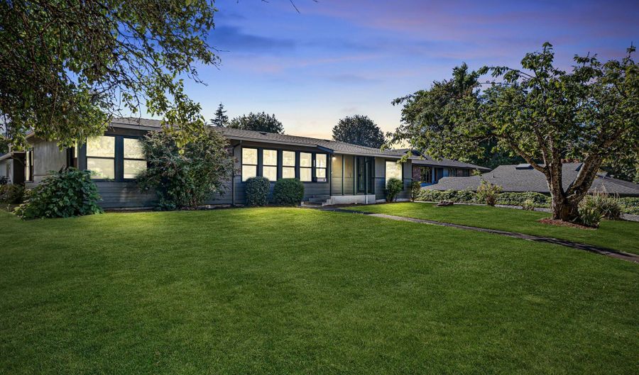 325 WATER St, Springfield, OR 97477 - 4 Beds, 2 Bath