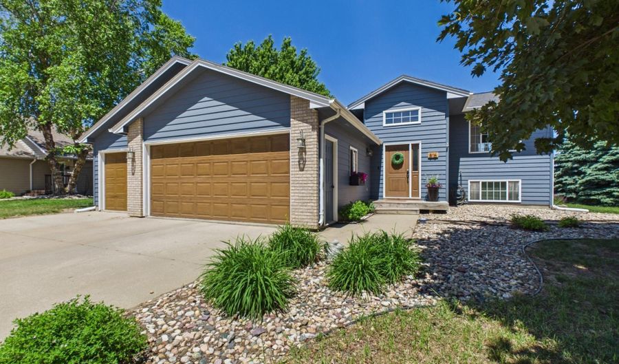 816 E Pine St, Brandon, SD 57005 - 4 Beds, 2 Bath