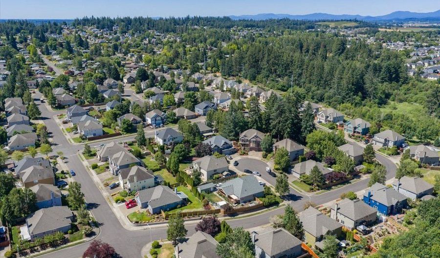 2448 NW VIOLET Ct, Albany, OR 97321 - 5 Beds, 4 Bath