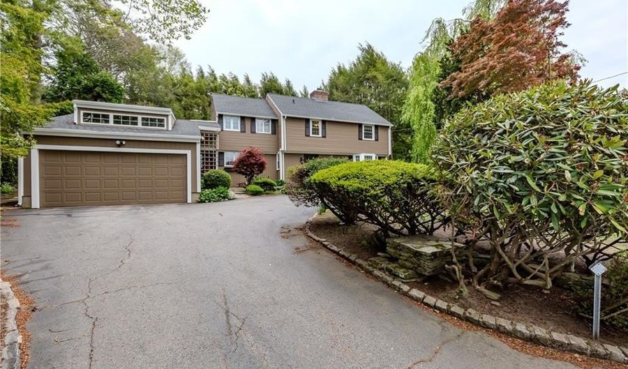 7 White Birch Rd, Cranston, RI 02920 - 3 Beds, 4 Bath