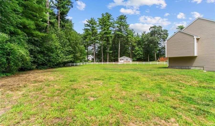 76 Lakehurst Dr, Coventry, RI 02816 - 3 Beds, 1 Bath