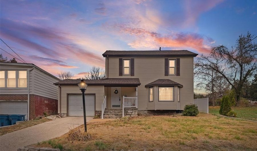 920 Danforth St, Alton, IL 62002 - 3 Beds, 2 Bath