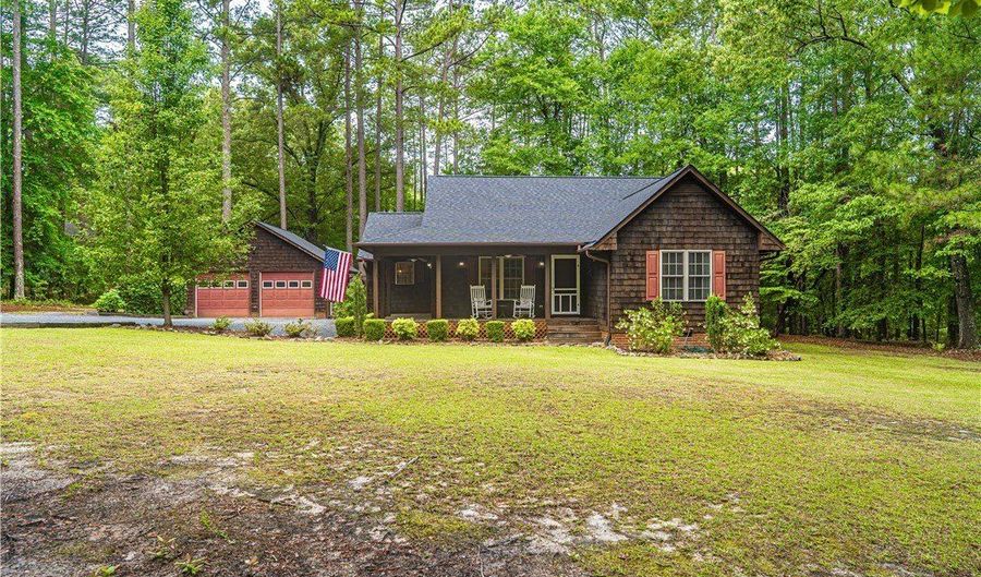 707 Alexander Dr, Aberdeen, NC 28315 - 3 Beds, 2 Bath