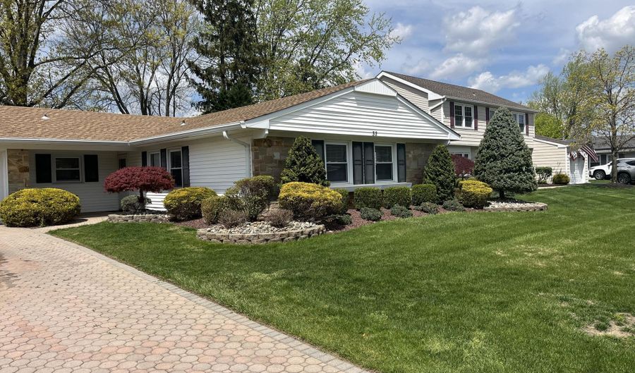 32 Idlewild Ln, Aberdeen, NJ 07747 - 3 Beds, 2 Bath