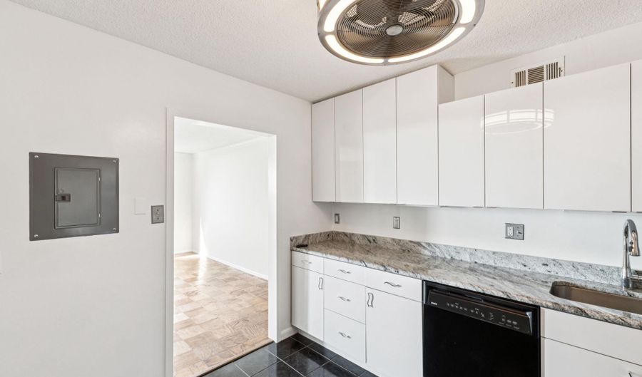 5225 POOKS HILL Rd 1204S, Bethesda, MD 20814 - 2 Beds, 2 Bath