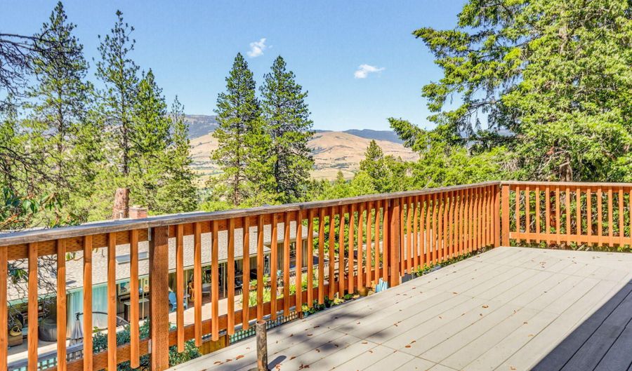 1105 Ivy Ln, Ashland, OR 97520 - 5 Beds, 3 Bath