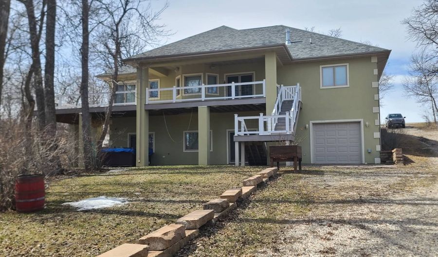 733 Minot Bch, Bottineau, ND 58318 - 5 Beds, 3 Bath