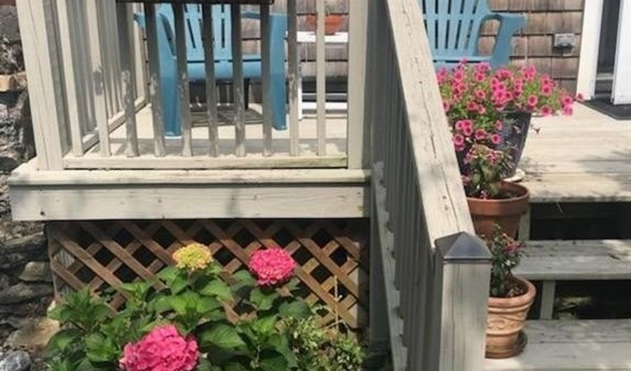 12 Callender Ave 1, Newport, RI 02840 - 1 Beds, 1 Bath