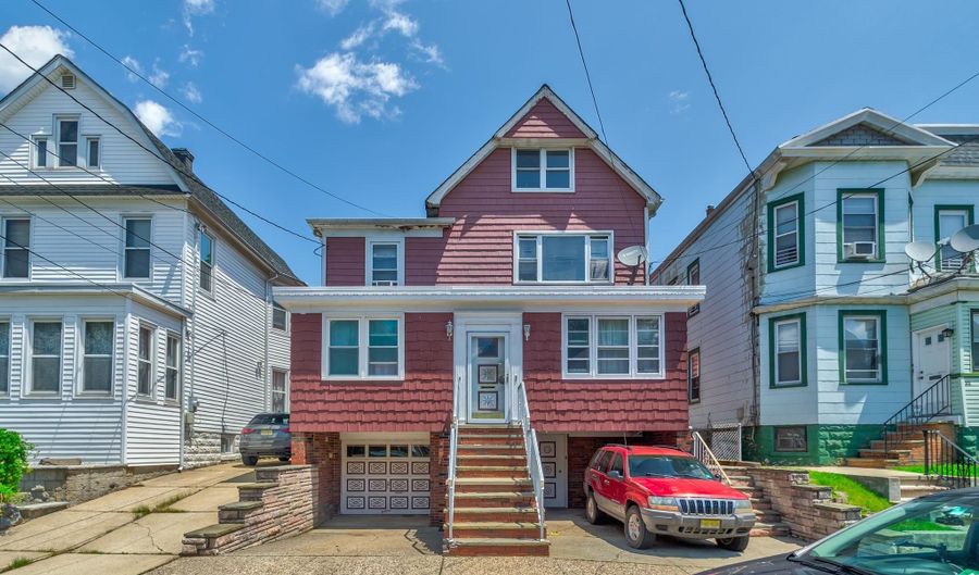33 E 42ND St 4, Bayonne, NJ 07002 - 2 Beds, 1 Bath