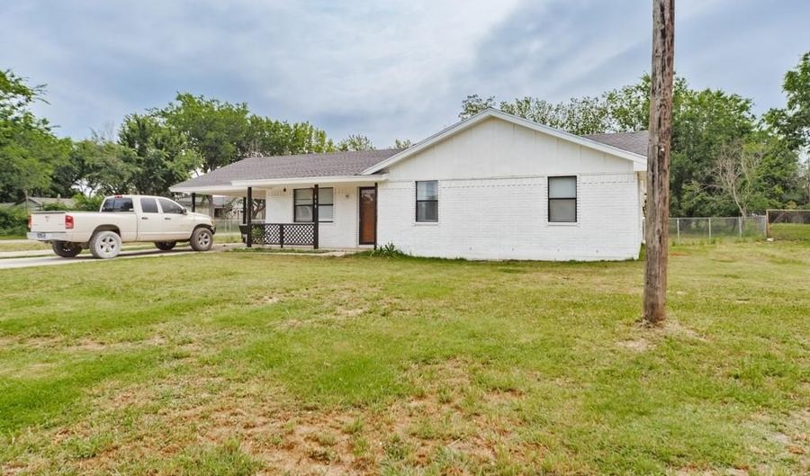 510 N Proctor St, Alvord, TX 76225 - 3 Beds, 2 Bath