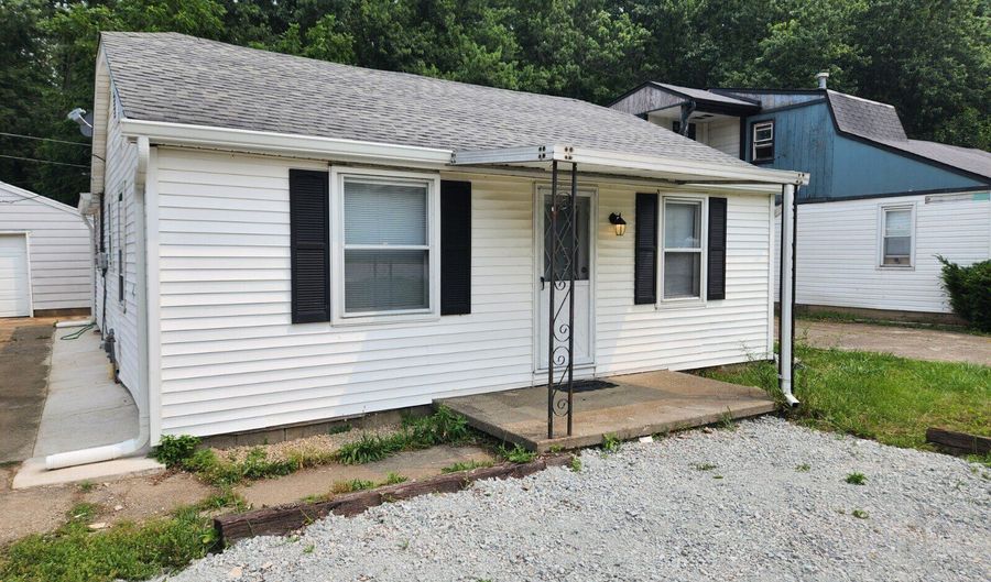1902 E 38th St, Anderson, IN 46013 - 2 Beds, 1 Bath
