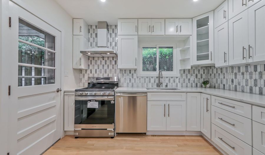 21 E CENTRAL Ave, Bergenfield, NJ 07621 - 5 Beds, 3 Bath
