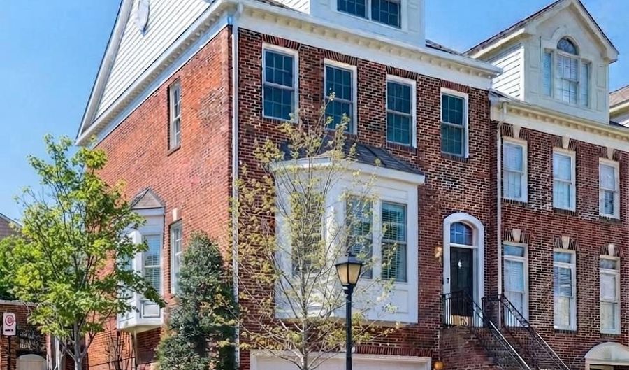 2229 OAK Ct N, Arlington, VA 22209 - 3 Beds, 4 Bath