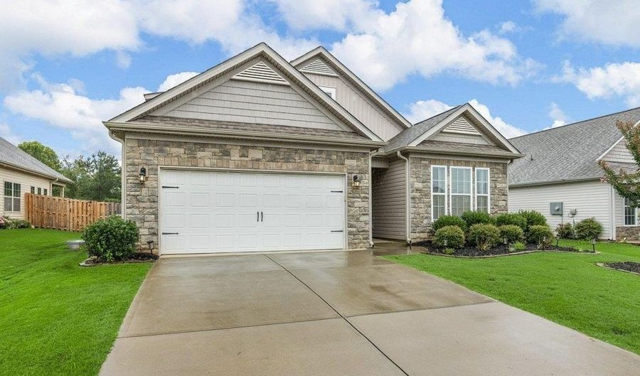 938 Deepwood Ct, Boiling Springs, SC 29316 - 4 Beds, 3 Bath