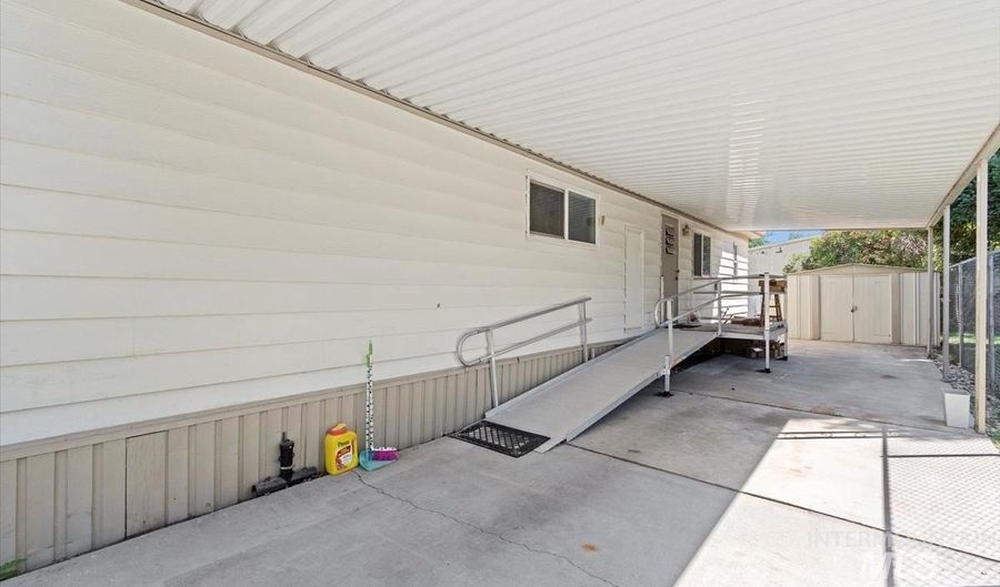 275 N Checola Cir, Boise, ID 83713 - 2 Beds, 2 Bath