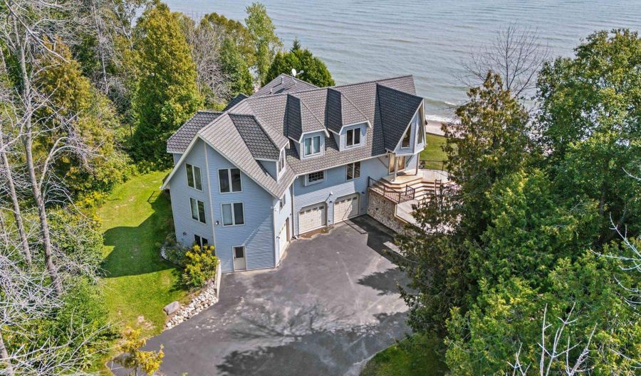E7379 WASHINGTON Road, Algoma, WI 54201 - 6 Beds, 4 Bath