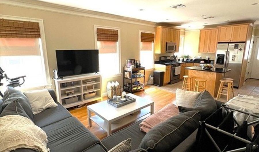 447 E 7th 1, Boston, MA 02127 - 2 Beds, 2 Bath