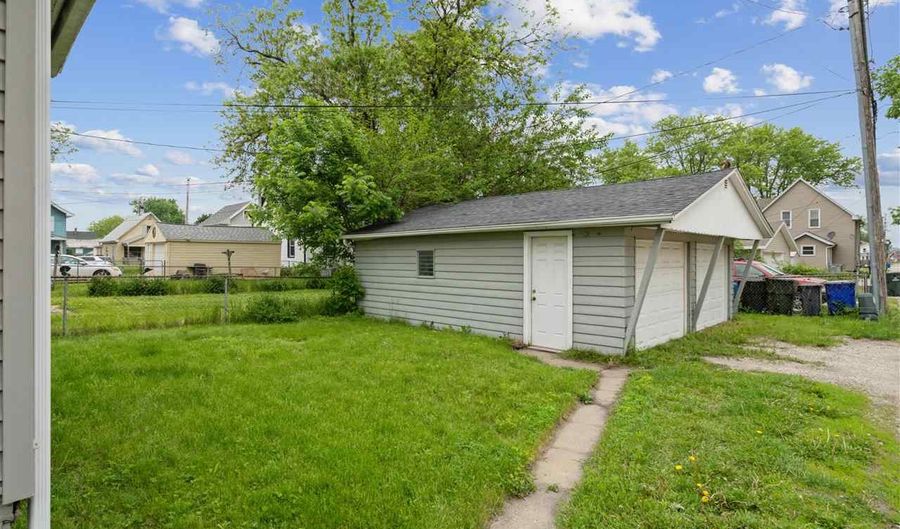 616 10th Ave SW, Cedar Rapids, IA 52404 - 3 Beds, 1 Bath