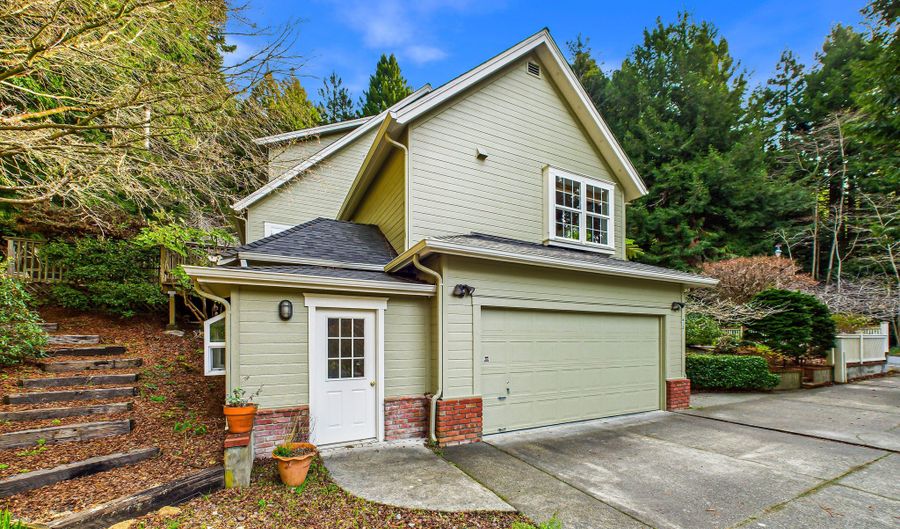 812 Diamond Dr, Arcata, CA 95521 - 3 Beds, 3 Bath
