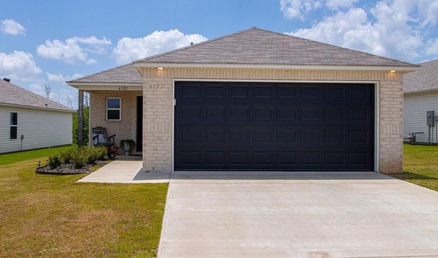 6121 Discovery Trl, Bauxite, AR 72011 - 4 Beds, 2 Bath