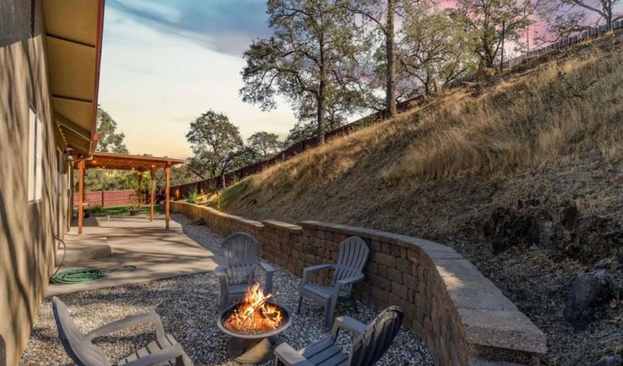 345 Live Oak Dr, Angels Camp, CA 95222 - 3 Beds, 2 Bath