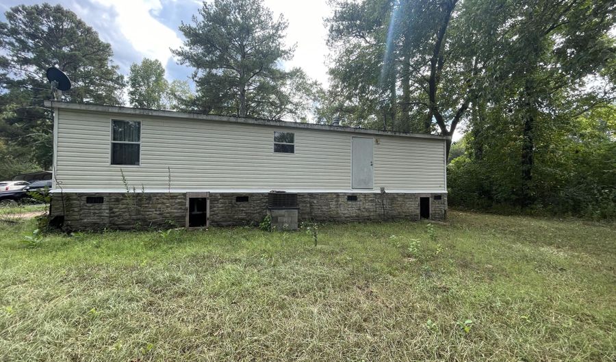 305 Hardy St, Aberdeen, MS 39730 - 3 Beds, 2 Bath