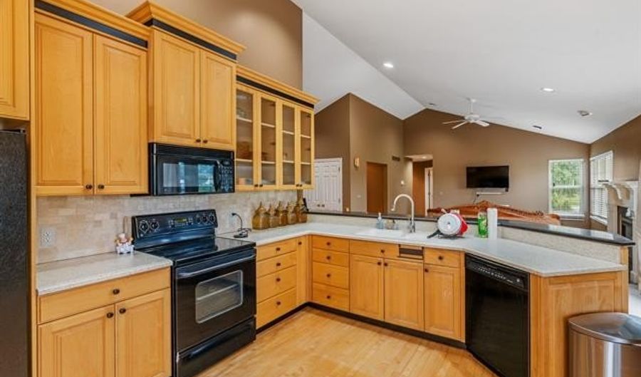 6051 Hough Rd, Almont, MI 48003 - 3 Beds, 2 Bath