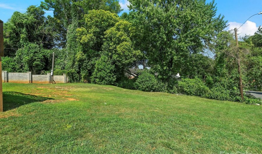 2633 N Sharon Amity Rd, Charlotte, NC 28205 - 3 Beds, 2 Bath