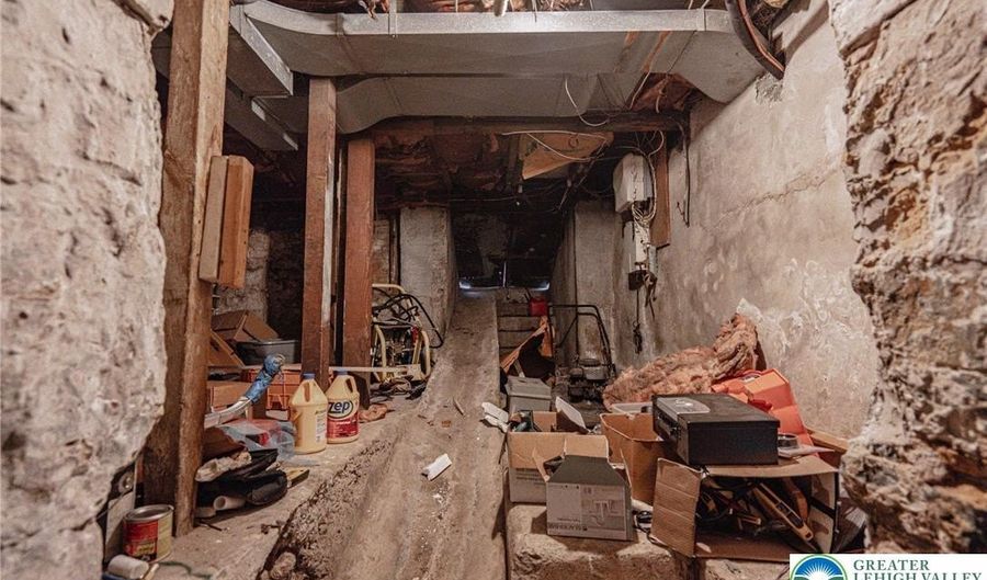 135 N 5th St, Allentown, PA 18102 - 0 Beds, 0 Bath