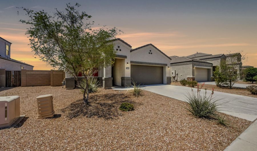 30703 W INDIANOLA Ave, Buckeye, AZ 85396 - 3 Beds, 2 Bath