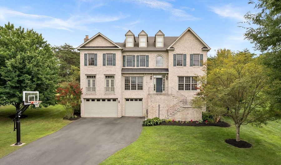 42645 COCHRANS LOCK Dr, Ashburn, VA 20148 - 5 Beds, 5 Bath