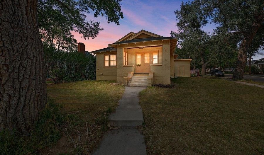 1200 W PERSHING Blvd, Cheyenne, WY 82001 - 3 Beds, 2 Bath
