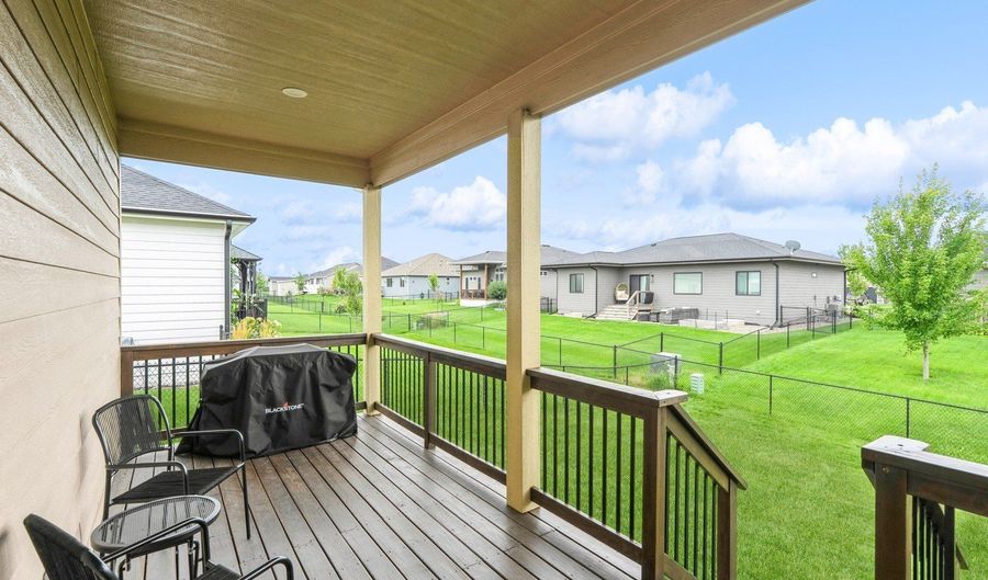 210 31st St SE, Altoona, IA 50009 - 4 Beds, 3 Bath