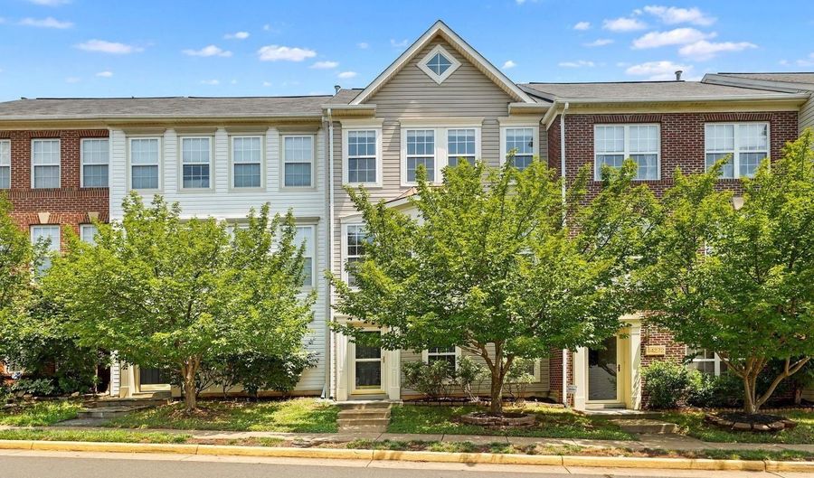44270 SUSCON Sq, Ashburn, VA 20147 - 4 Beds, 3 Bath