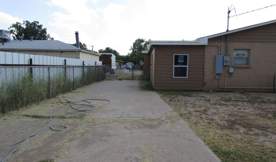 1904 W Runyan Ave, Artesia, NM 88210 - 3 Beds, 2 Bath