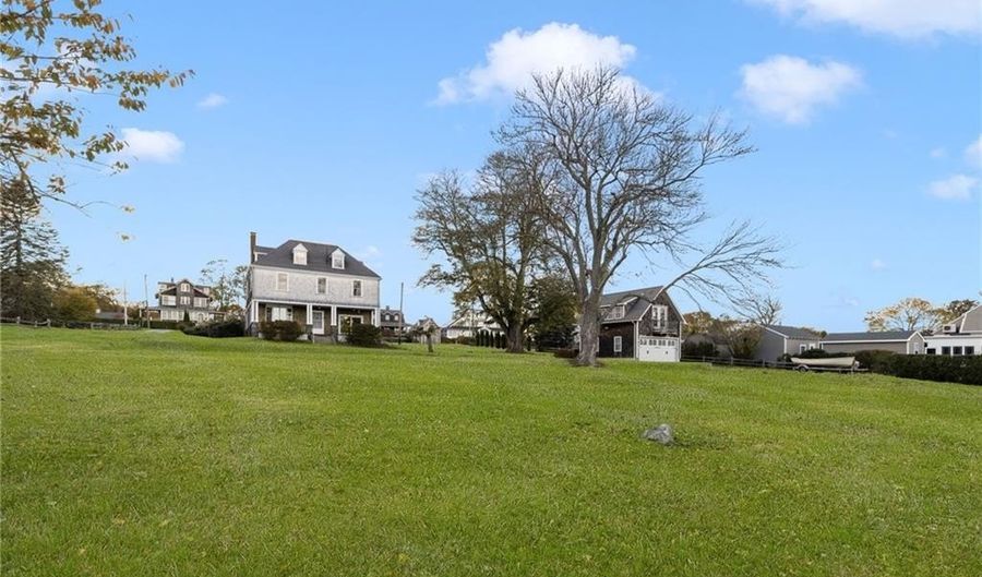 39 Walcott Ave, Jamestown, RI 02835 - 7 Beds, 3 Bath