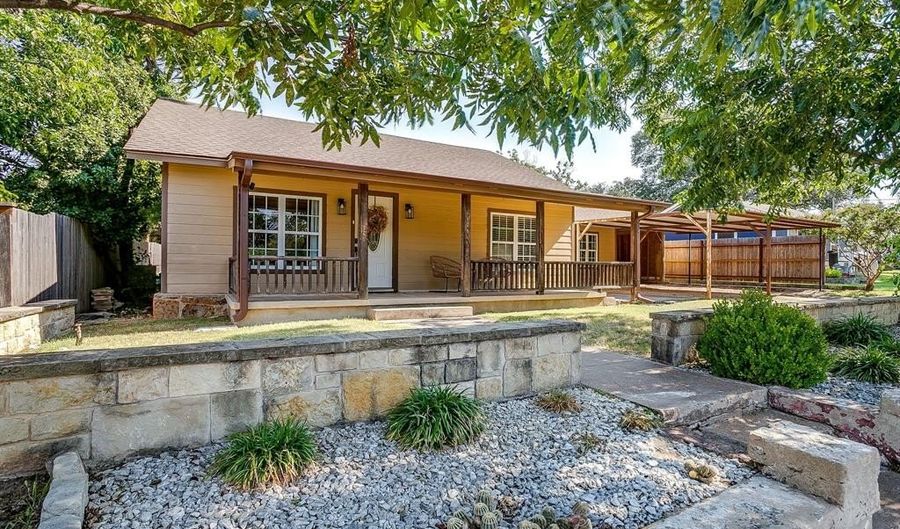 203 E 7th St, Weatherford, TX 76086 - 3 Beds, 4 Bath