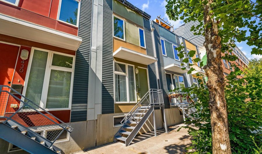 432 E OLIVER St, Baltimore, MD 21202 - 3 Beds, 3 Bath