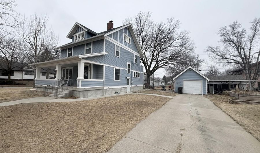 822 W Church St, Albion, NE 68620 - 6 Beds, 4 Bath