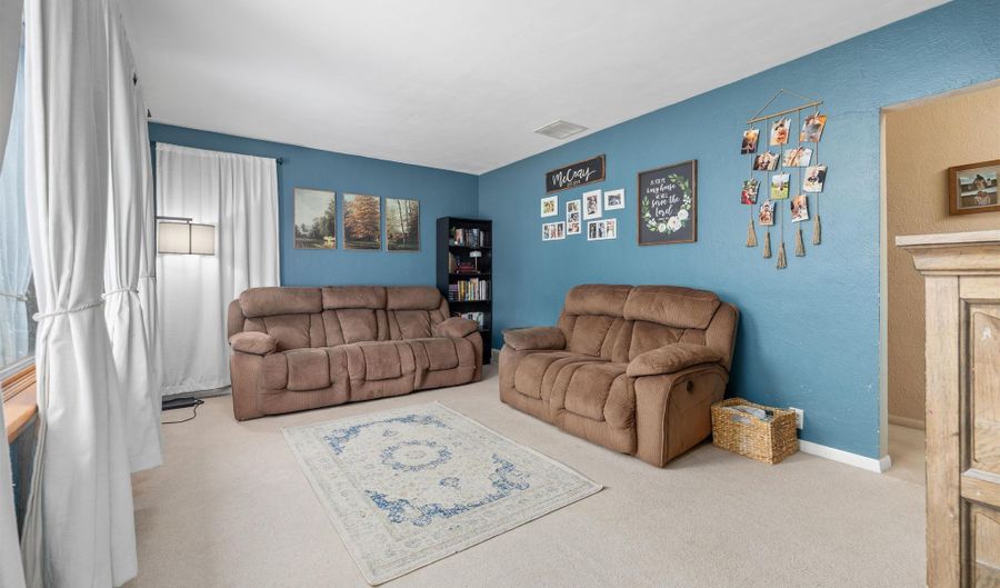 816 E 1st St, Auburn, IN 46706 - 3 Beds, 1 Bath