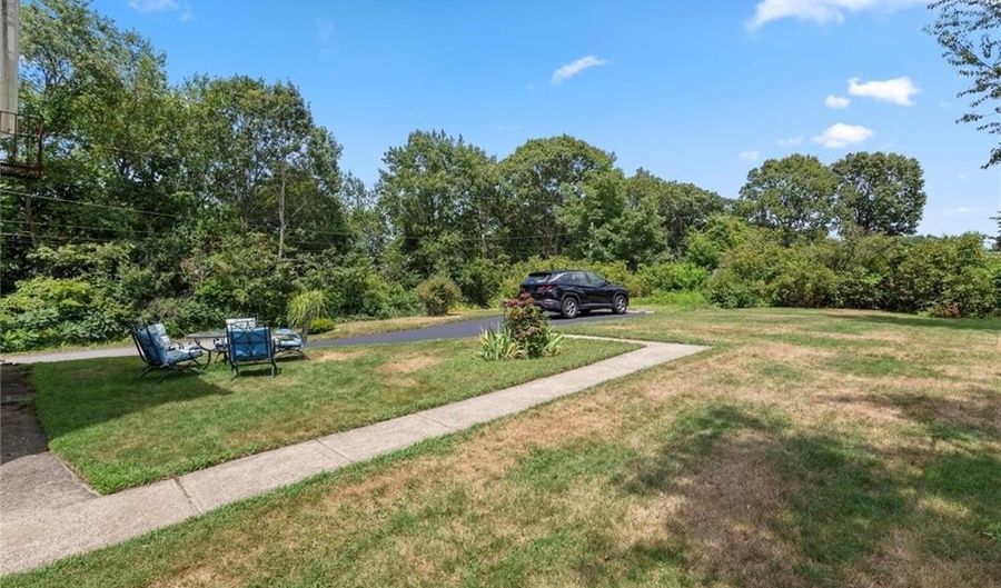 30 Pomham St, Cranston, RI 02910 - 3 Beds, 2 Bath