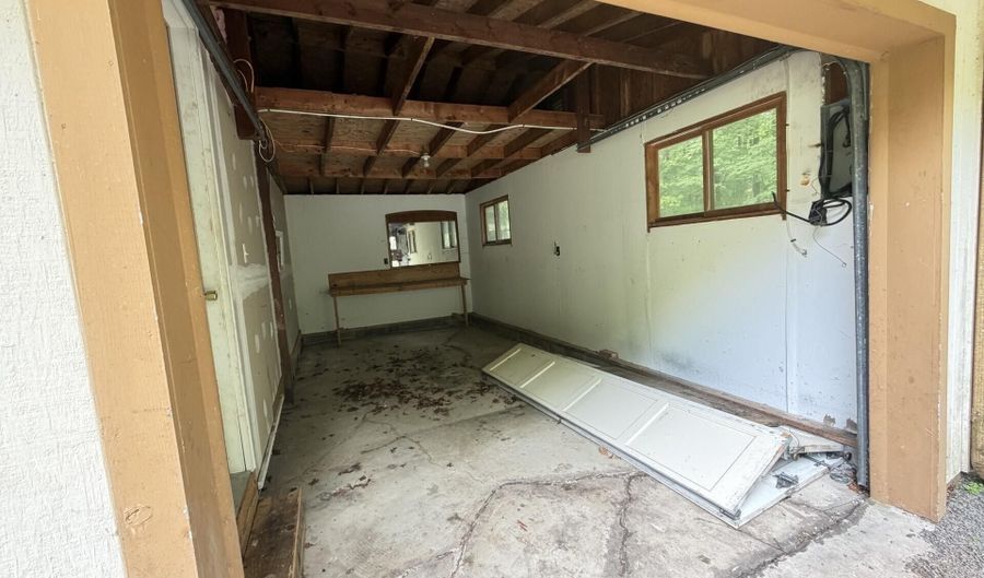 10 Cedar Ln, Albrightsville, PA 18210 - 3 Beds, 2 Bath