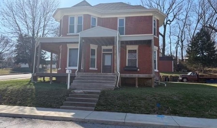 401 N 9th St, Atchison, KS 66002 - 4 Beds, 2 Bath