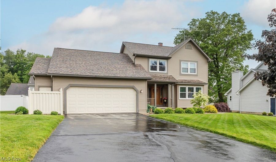 6471 Ridgeview Ave, Austintown, OH 44515 - 3 Beds, 3 Bath
