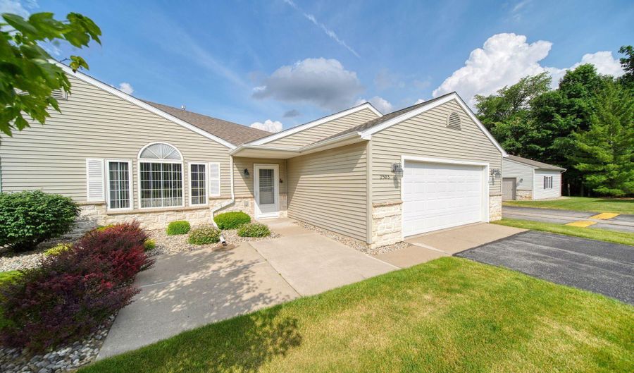 2503 Lakewood Dr, Adrian, MI 49221 - 2 Beds, 2 Bath