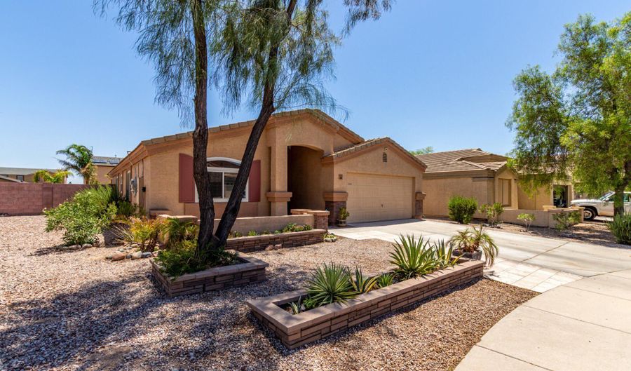 249 W HAWTHORNE Dr, Casa Grande, AZ 85122 - 4 Beds, 2 Bath